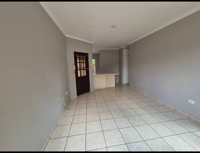 3 BEDROOM TOWNHOUSE FOR SALE IN VANDERBIJLPARK SE 3
